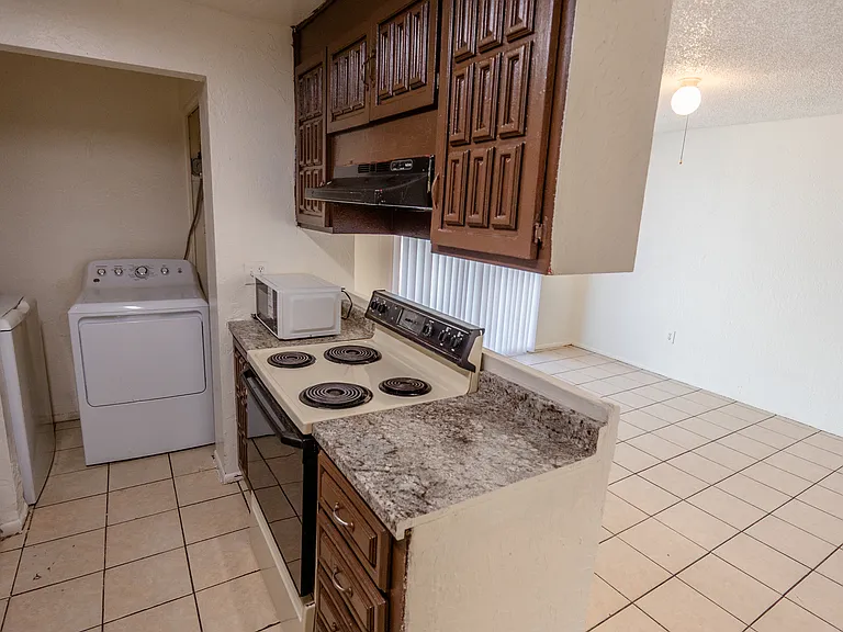6528 W Windsor Ave — Photo 4