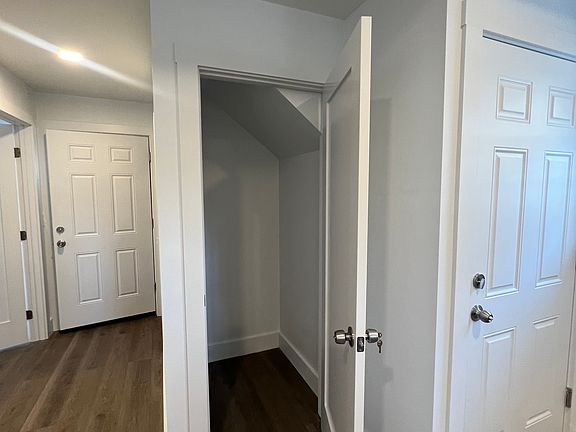 5th image of 15 Hersey Pl #1
