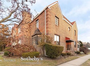 69-01 Groton St, Forest Hills, NY 11375