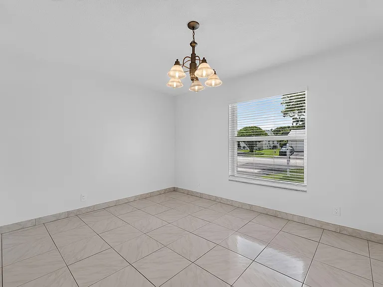 905 NW 133rd Ave — Photo 15