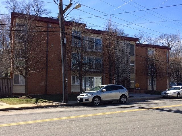 2nd image of 720 W Glebe Rd APT 1B