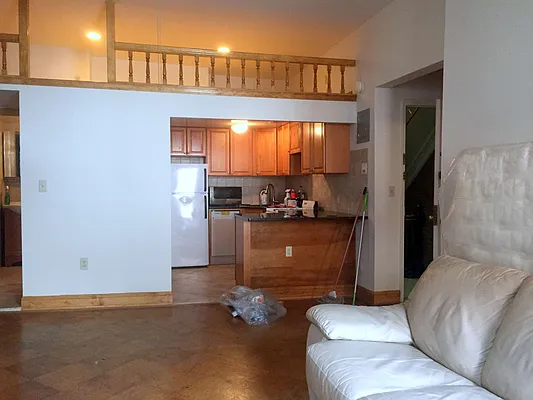 Rented by Salizzoni Realty | media 18