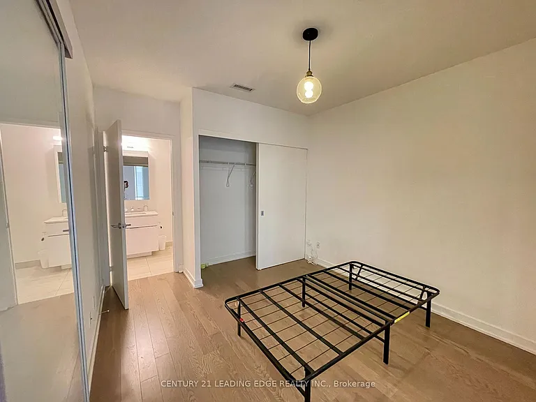 25 Richmond St E #421 — Photo 12