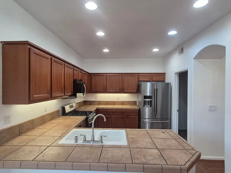 170 Bombay Cir — Photo 9