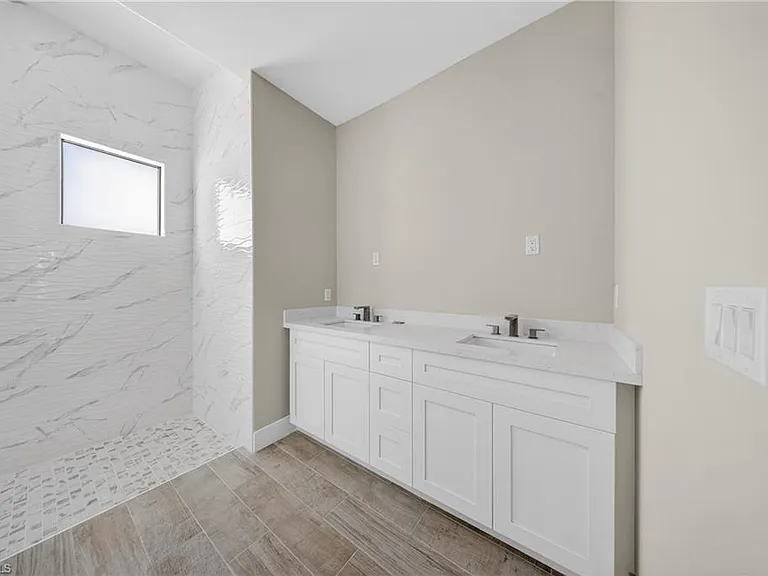 821 Moore Ave — Photo 29