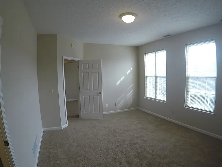 Portledge Commons, 1 and 2 Bedroom apartments, carport, central Lafayette — Photo 9