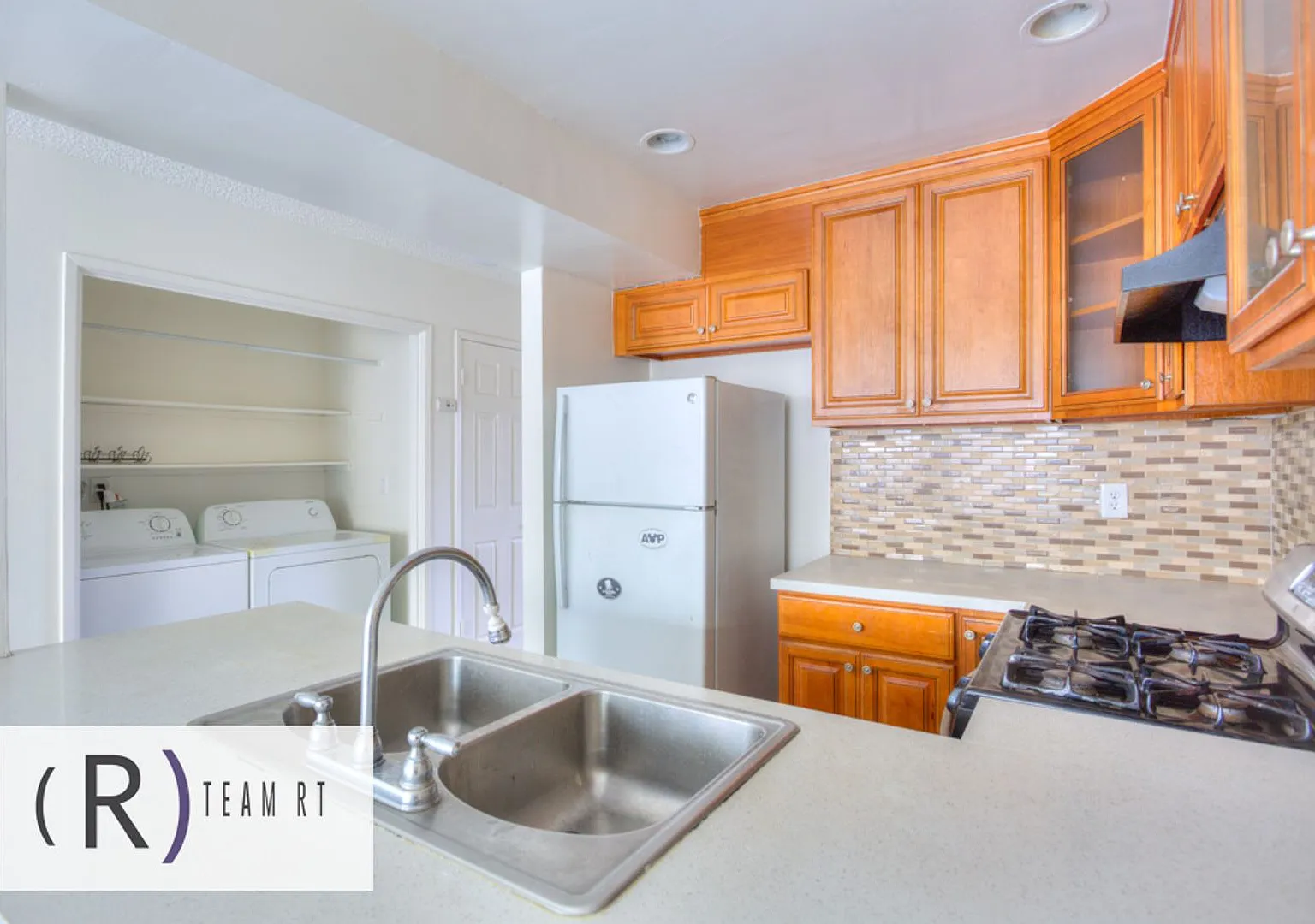 Beautiful 3-Bedroom Condo with Private Patio and Community Pool — Photo 3