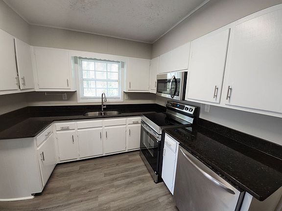 3rd image of 2879 Port Royal Ln