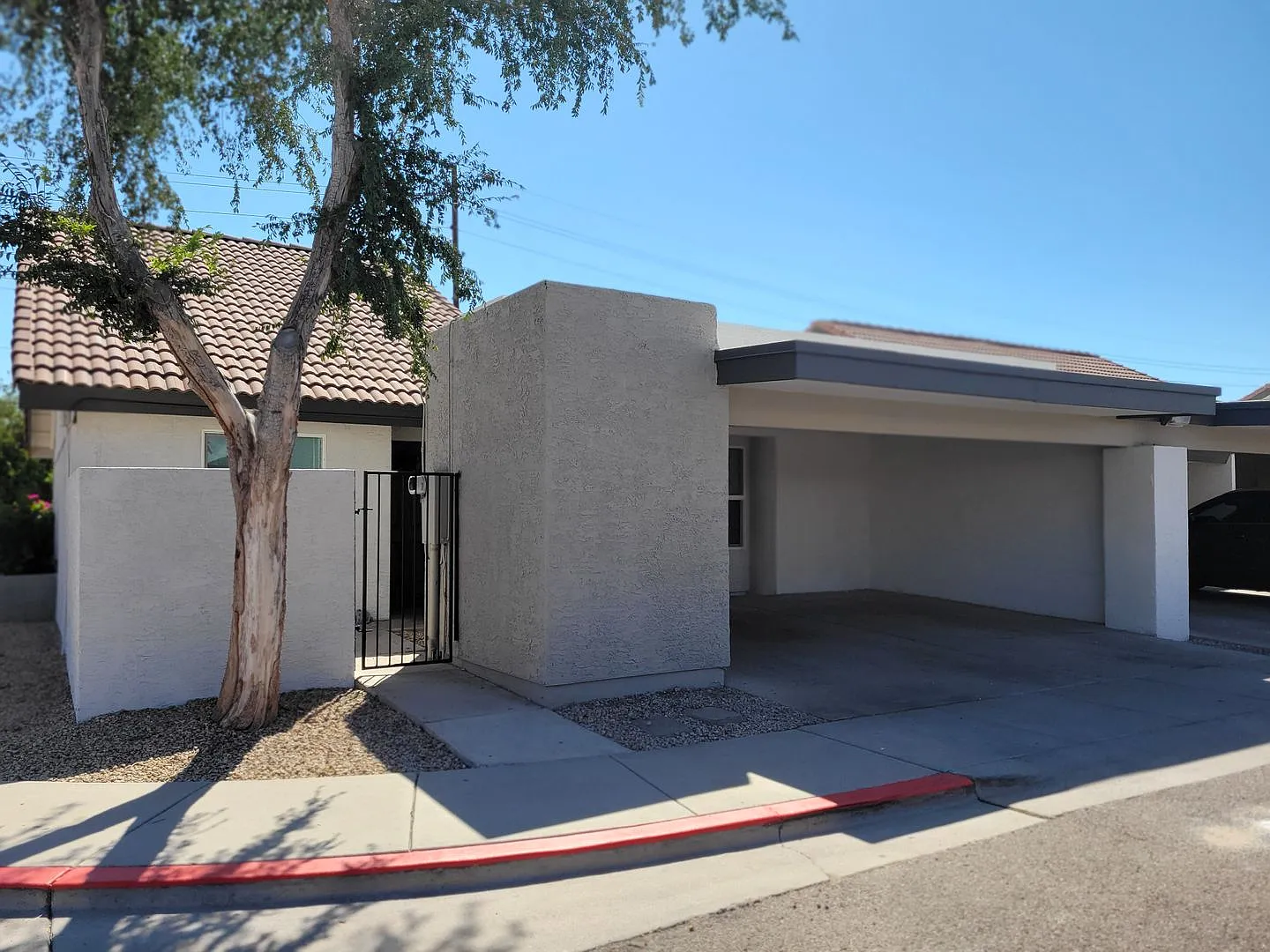 Updated Central Phoenix Townhome Oasis 3 Bed, 2 Bath, Gated with Pool! — Photo 3