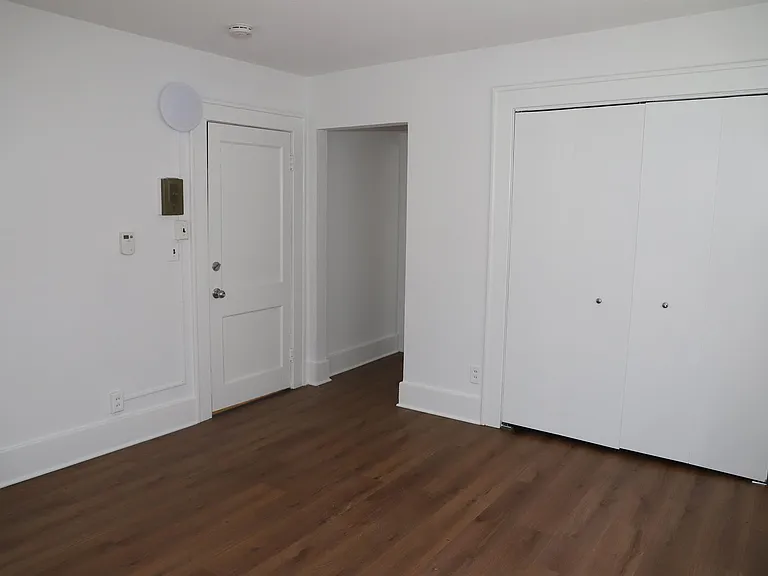 271 W Maple Rd #5 — Photo 6