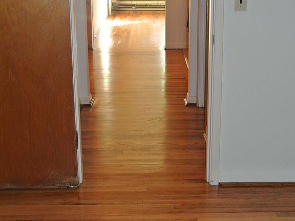 4th image of 2931 Linwood Ave APT C