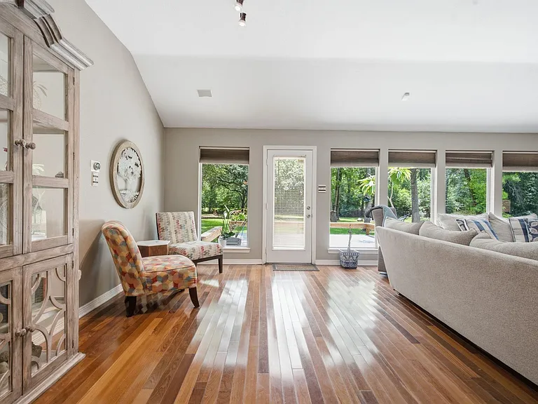 223 Pin Oak Ln — Photo 16
