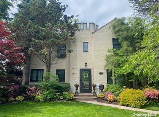 76 Fox Blvd, Merrick, NY 11566