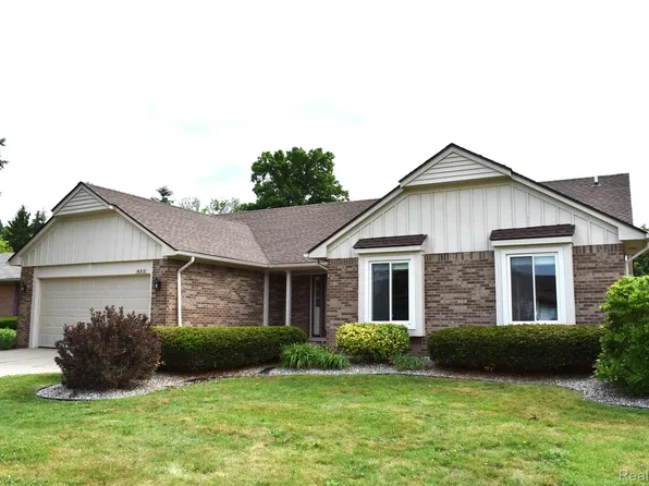 16318 White Haven Dr, Northville, MI 48168