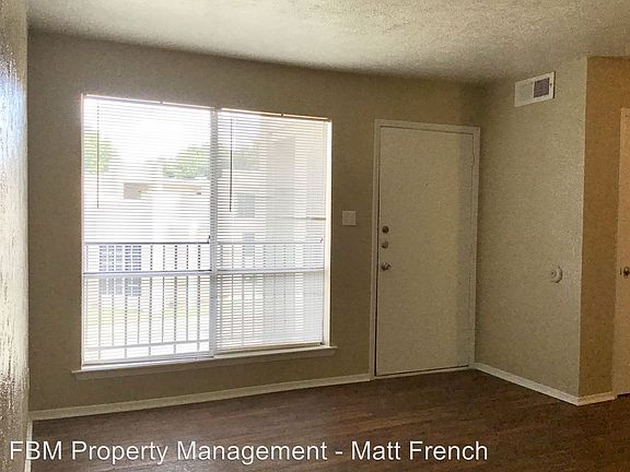 5th image of 2401 Yorkstown Dr APT 211