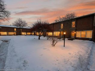 32651 Five Mile Rd #15, Livonia, MI 48154