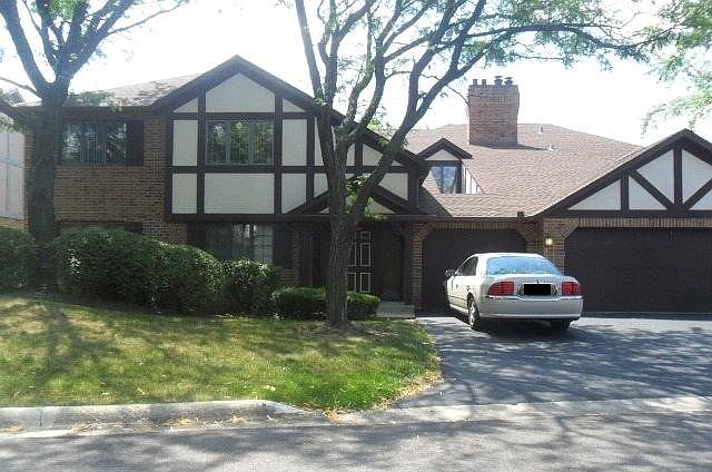 1st image of 7933 Golf Dr #2B