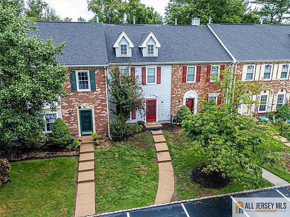 2nd image of 19 Folkstone Ct