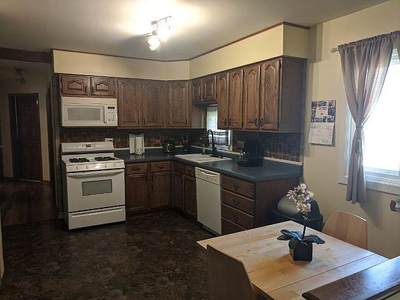 5th image of 1633 Charles Dr