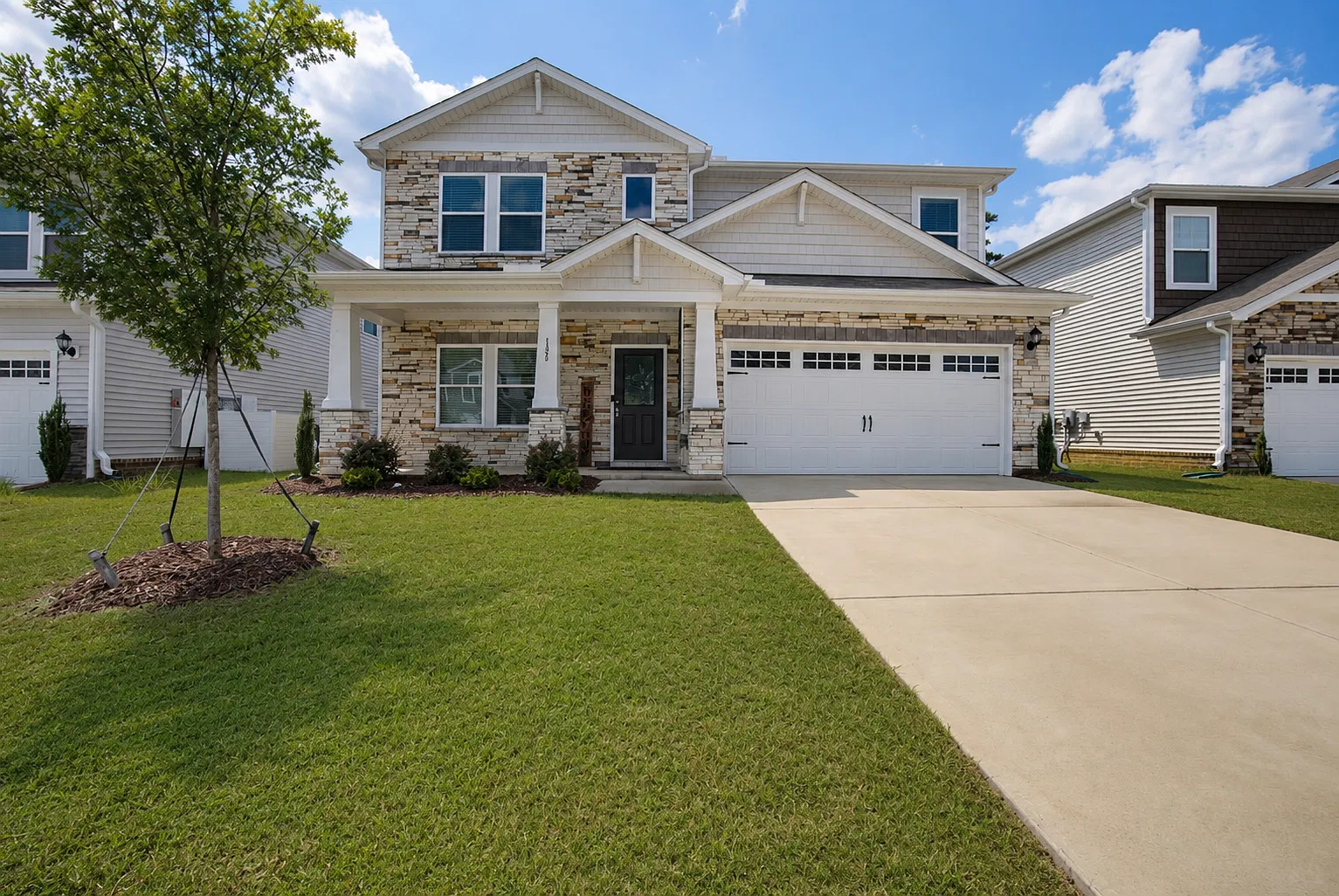 4 bed, 2.5 bath, 2787 sqft, $2,700 — Photo 1