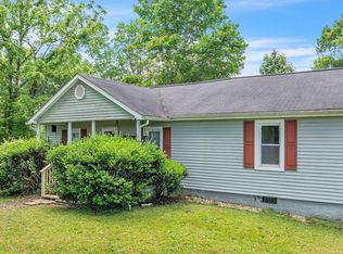 401 Offutt Spur Rd, Rocky Top, TN 37769