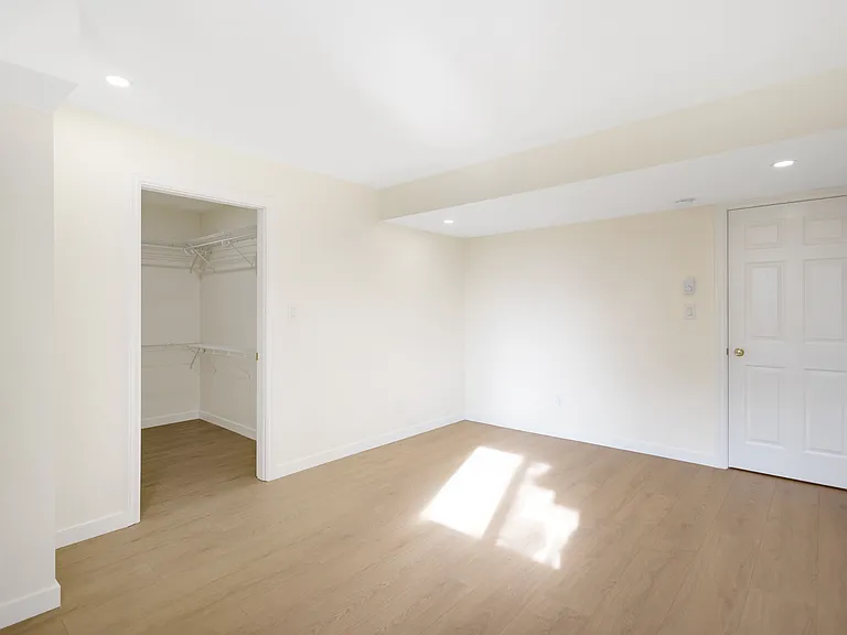 919 Younette Dr — Photo 7
