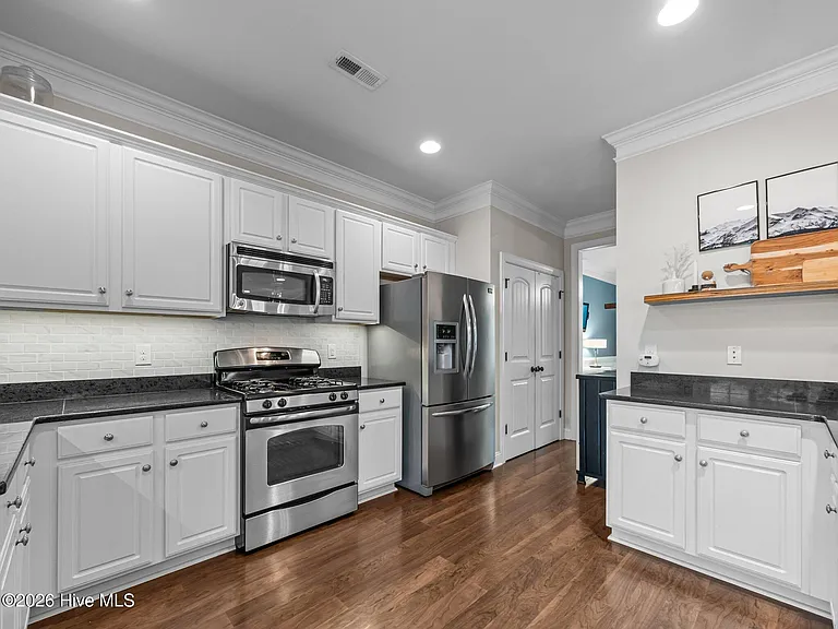 154 Cornel Ln — Photo 10