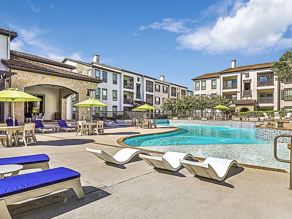 Resort-Style Poolside Comfort at Amalfi at Tuscan Lakes