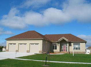 37 Desiree Dr, Grand Forks, ND 58201