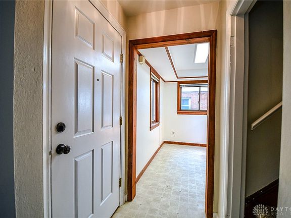 3rd image of 1033 Yorkshire Pl