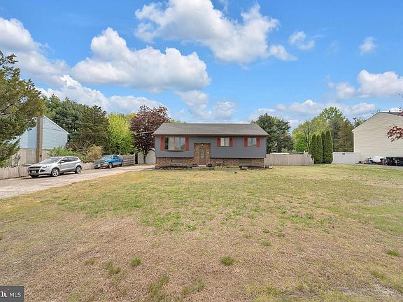 3rd image of 60 Waterford Rd