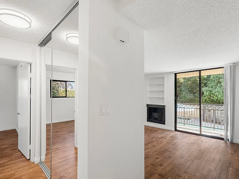 Ariel Court Apts — Photo 11