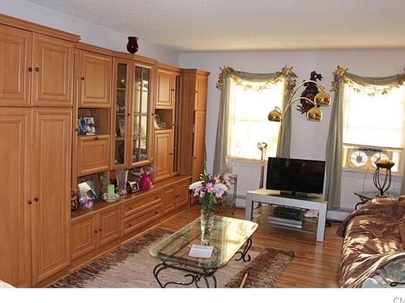 2nd image of 41 Woodlawn Ave