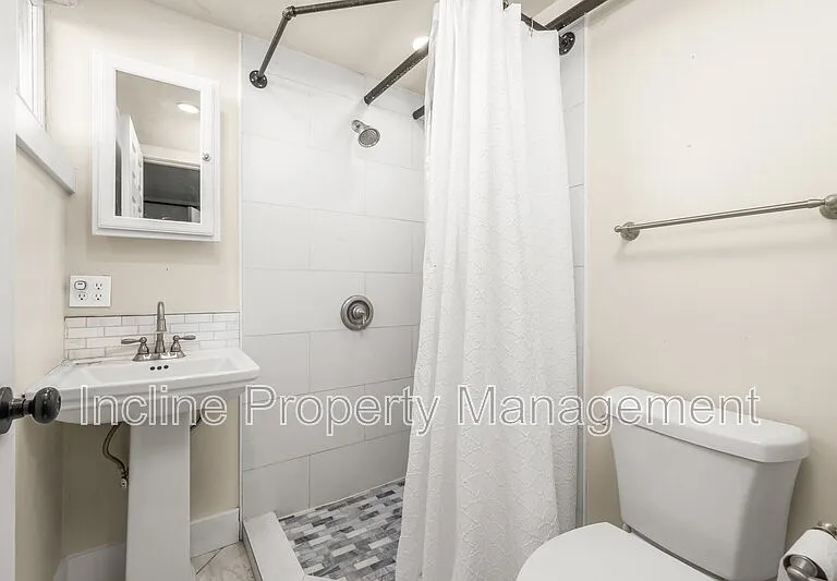174 W Utah Ave — Photo 4