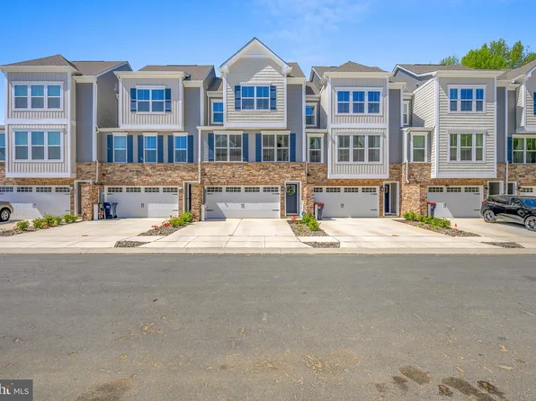807 Canary Island Ct, Newark, DE 19702