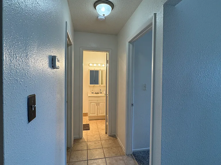 Applegate Apartment — Photo 10