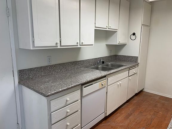 5th image of 517 E D St