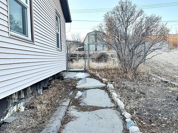 3rd image of 311 Hillcrest Way