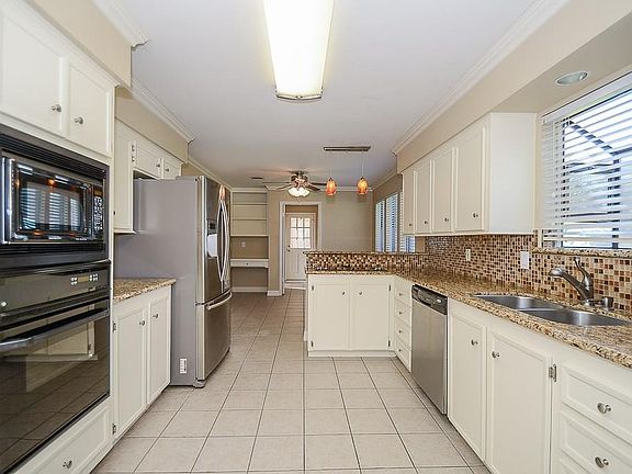 3rd image of 12323 Burgoyne Dr