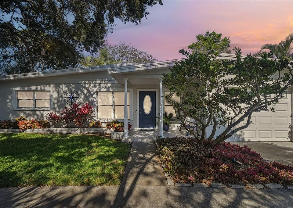 1st image of 941 PALM DRIVE