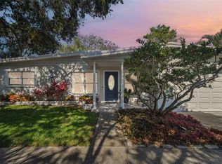 941 Palm Dr, Belleair Beach, FL 33786