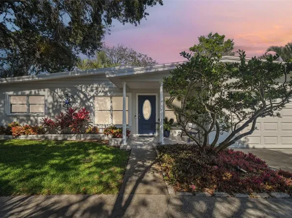 941 Palm Dr, Belleair Beach, FL 33786