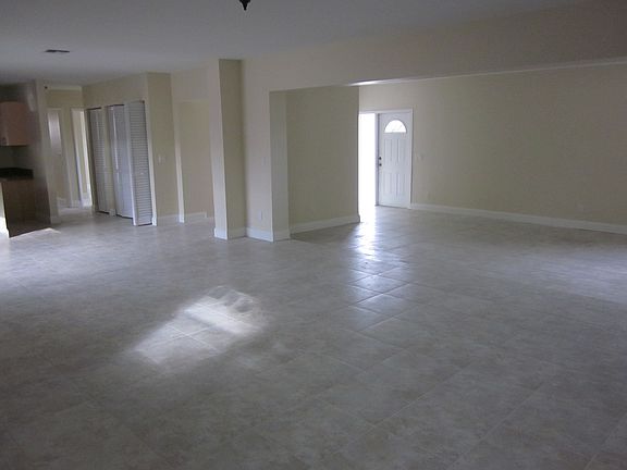 4th image of 17450 NE 3rd Ave