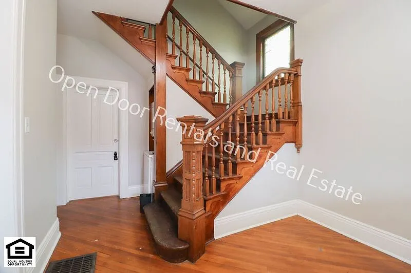 2 bed, 1.0 bath, $875 — Photo 3