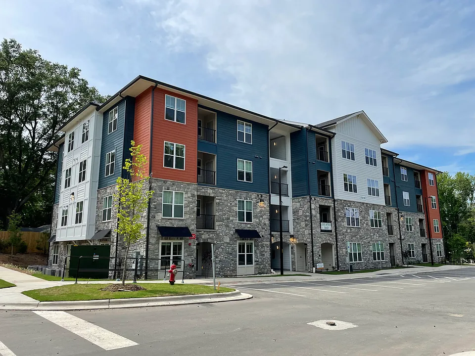 Fox Crossing Apartments at Durham