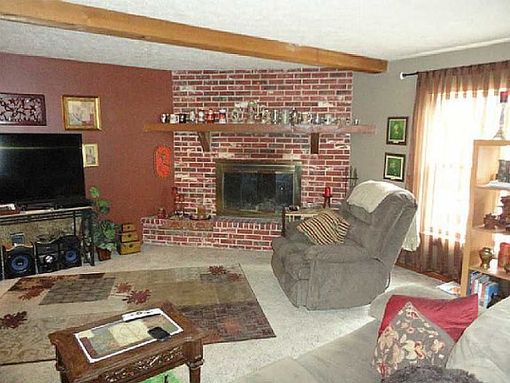 5th image of 5806 Village Dr