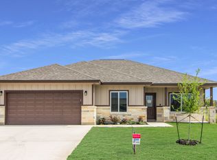 121 Lost Pines Ln, Marion, TX 78124