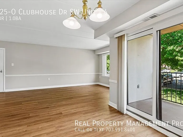125O Clubhouse Dr SW #4 — Photo 9