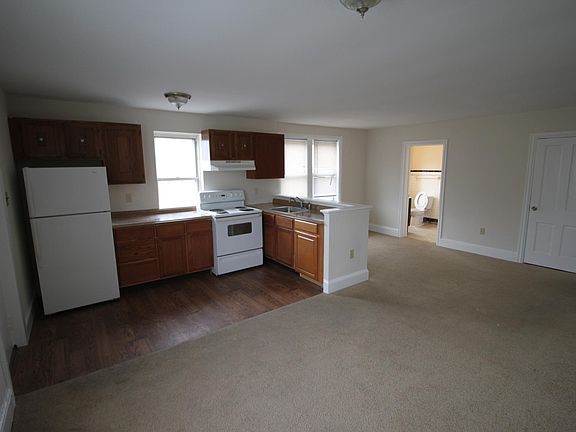 3rd image of 1024 W 8th St APT 3