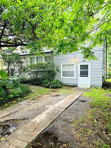 111 Stella St — Photo 2